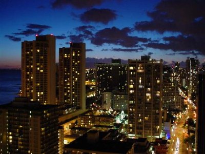 Honolulu nocą, Hawaje, Stany Zjednoczone