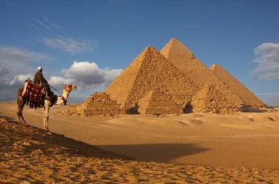 Пирамиди и камила, Египет
