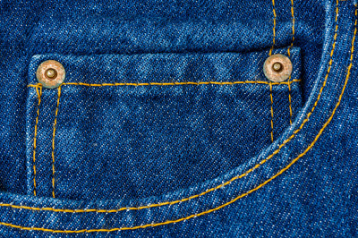 Близък план на сини дънкови дънки, текстура на дънкови дънки.