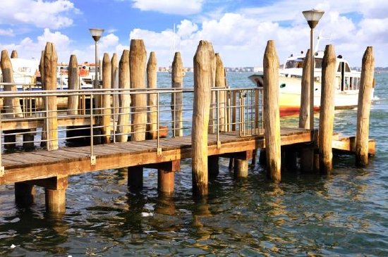 Hermosa calle, Gran Canal de Venecia, Italia