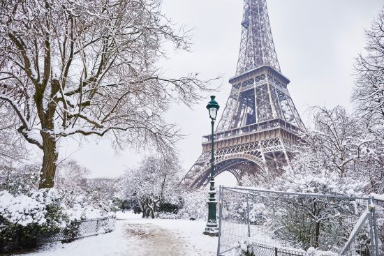 Eiffeltornet på en dag med tung snö, Paris