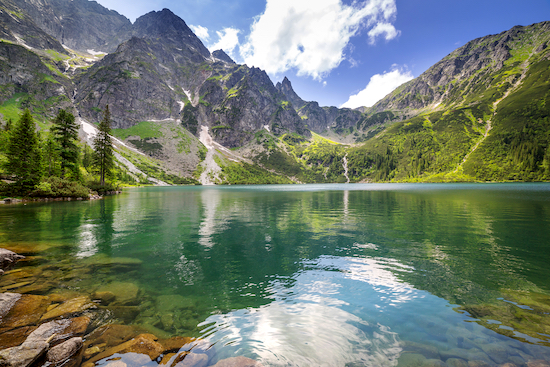 Lago Eye of the Sea en las montañas Tatra