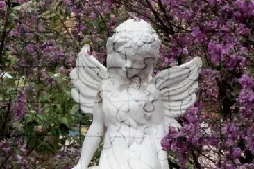 Una estatua de un ángel