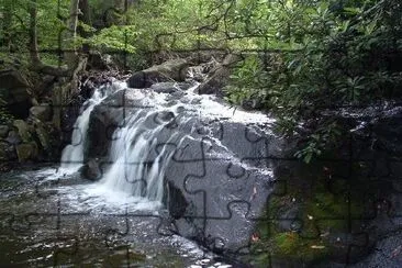 Uma pequena cachoeira