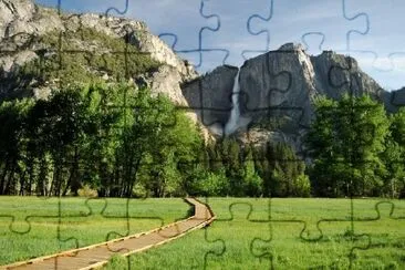 Promenada na łące w Yosemite Valley, Kalifornia, USA