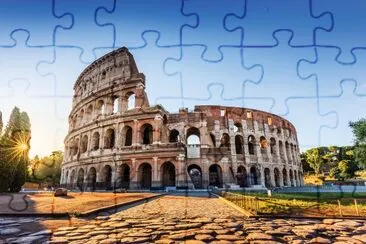 Roma, Italia. Il Colosseo all'alba