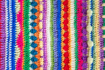 Buntes gestricktes Streifen nahtloses Hintergrundmuster