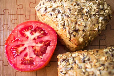 Composition of whole grain bread buns and tomato o jigsaw puzzle