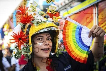 Mujer en desfile del orgullo gay, Manchester, Reino Unido