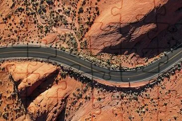 Vista aerea di una strada tortuosa in Nevada, USA