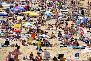 Crowded Beach jigsaw puzzle