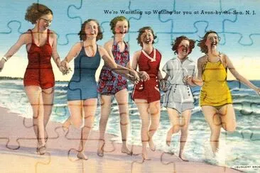 Femmes au bord de la plage (carte postale vintage)