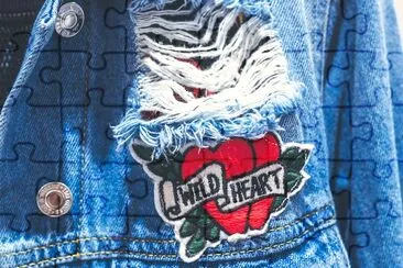 Jeans mit Aufdruck „Wild Hearts“