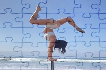 Yoga en playa jigsaw puzzle