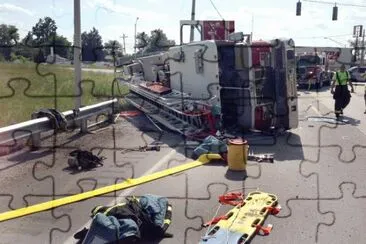 פאזל של Overturned Firetruck