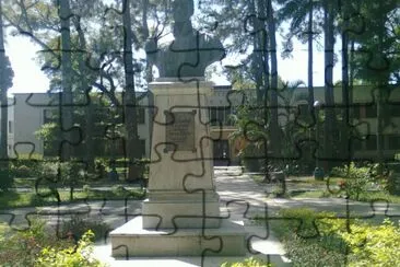 Busto de BolÃ­var en LB SimÃ³n BolÃ­var, San CristÃ³ba