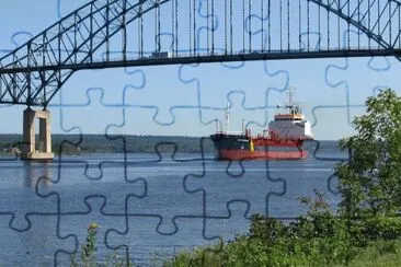 פאזל של Yonder comes a BIG ship...will it fit under bridge