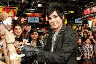 its adam lambert signing auto graphs