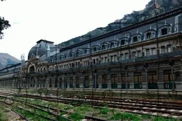 פאזל של EstaciÃ³n de trenes de Canfranc. EspaÃ±a.