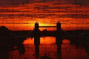 sunrise-over-tower-bridge-london-england