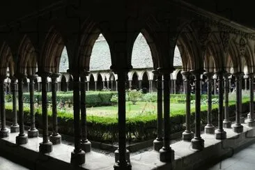 Mont Saint Michel claustro