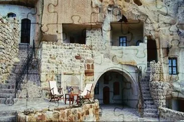 Hotel en una cueva jigsaw puzzle