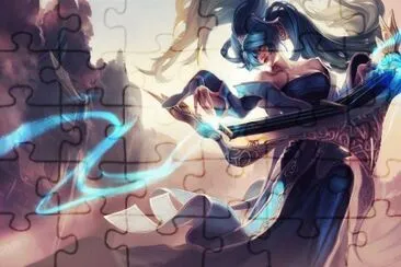 Mujer de vestido y pelo azul con instrumento jigsaw puzzle