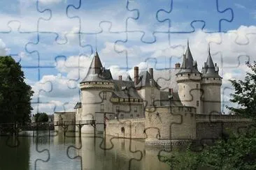 Castillo de Sully-sur-Loire. Francia jigsaw puzzle