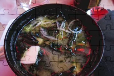 Sopa de miso con efecto de luz roja. jigsaw puzzle