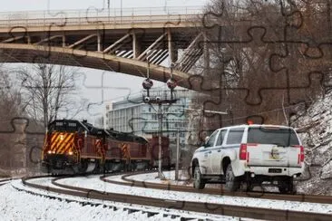 AVR 3003 SD40-3 leads the AVR Bakerstown turn