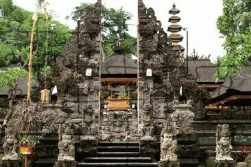 gunung lebah temple