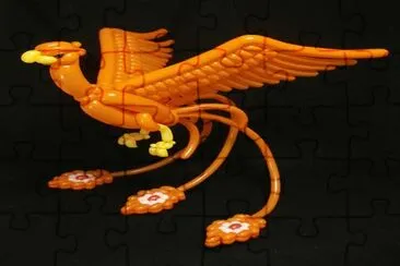 Sorprendente Figura de un Fenix Hecho de Globos