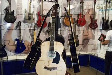 GUITARRAS DE URIEL BATRES ESQUIVEL