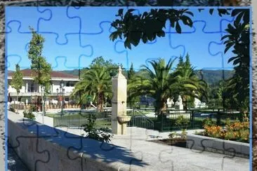 PARQUE JUNTO AL AYUNTAMIENTO - MONDARIZ