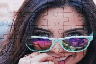 Un primero plano de la atractiva  Sheryl Rubio jigsaw puzzle