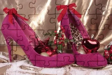 פאזל של Christmas Decorations in Fuchia Shoes