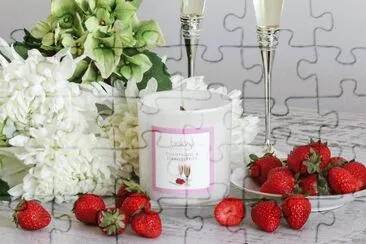 פאזל של Champagne and Strawberries Soy Candle