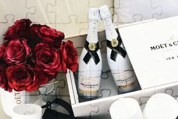 פאזל של Moet and Chandon Champagne-Cheers!