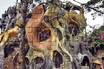 פאזל של Crazy Tree House Hotel in Vietnam 2