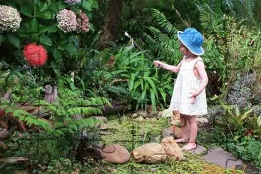 פאזל של Little girl and fish pond, South Africa