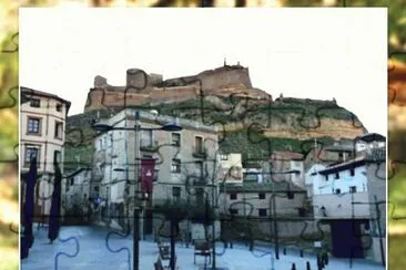 MONZÃ“N (HUESCA) â€“ CON EL CASTILLO AL FONDO