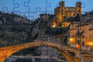 פאזל של El Pontecchio di Dolceacqua y su castillo-Italia