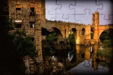 Puente medieval-BesalÃº jigsaw puzzle