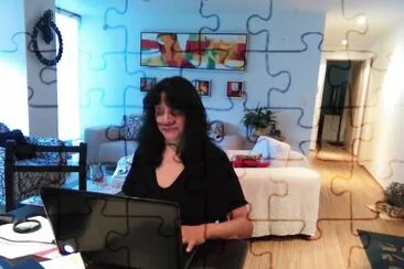 Martha trabajando jigsaw puzzle