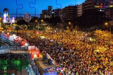 פאזל של Asistentes al Carnaval de Santa Cruz de Tenerife