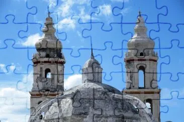 Torres y cÃºpula de la catedral de Campeche.