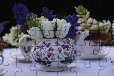 פאזל של Lovely Vintage Tea Pot with Flowers