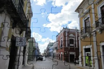 Calle cÃ©ntrica de Ciudad Campeche. jigsaw puzzle