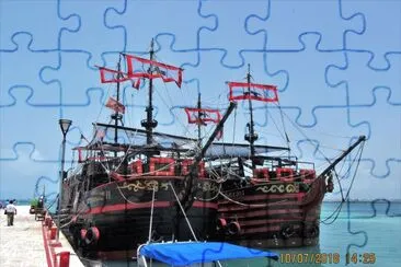 Galeones piratas en Puerto JuÃ¡rez, MÃ©xico. jigsaw puzzle