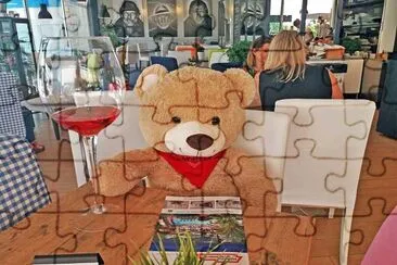 Oso con copa jigsaw puzzle